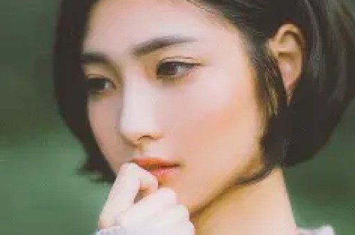 陪睡陪玩已过时！又一女星自曝潜规则当众被强吻、伸手进裤子