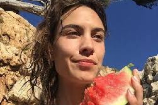婚前车内激吻出轨玩过 14 位男星47 岁玉女至今未婚无人敢娶